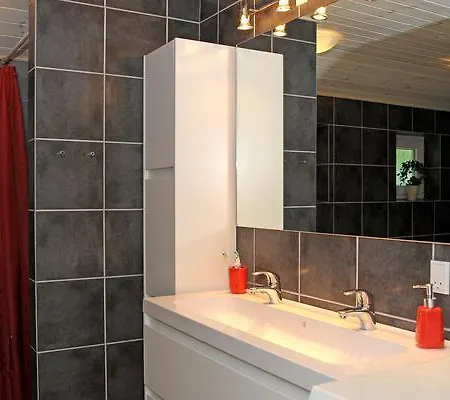 Three-bedroom Holiday In 1