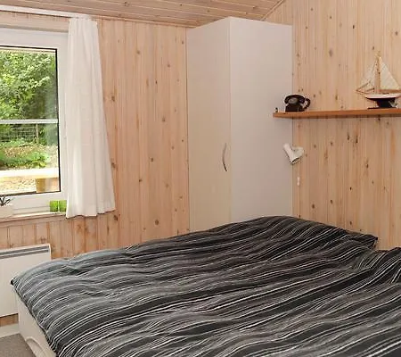 Vakantiehuis Three-bedroom Holiday In 1