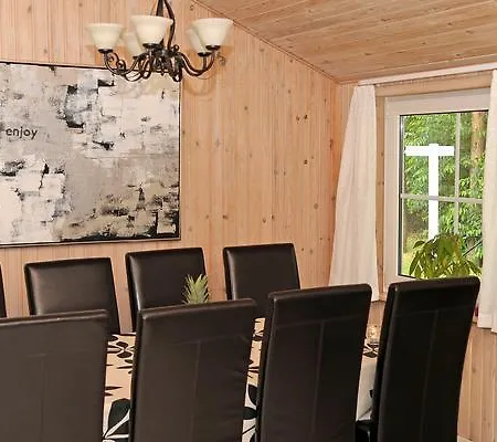 Three-bedroom Holiday In 1