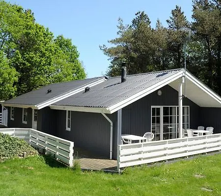 Three-bedroom Holiday In 1 Vakantiehuis Oksbøl